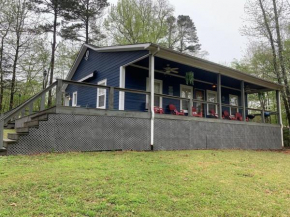 Charming and Comfy Cabin in the Heart of Pickwick!
